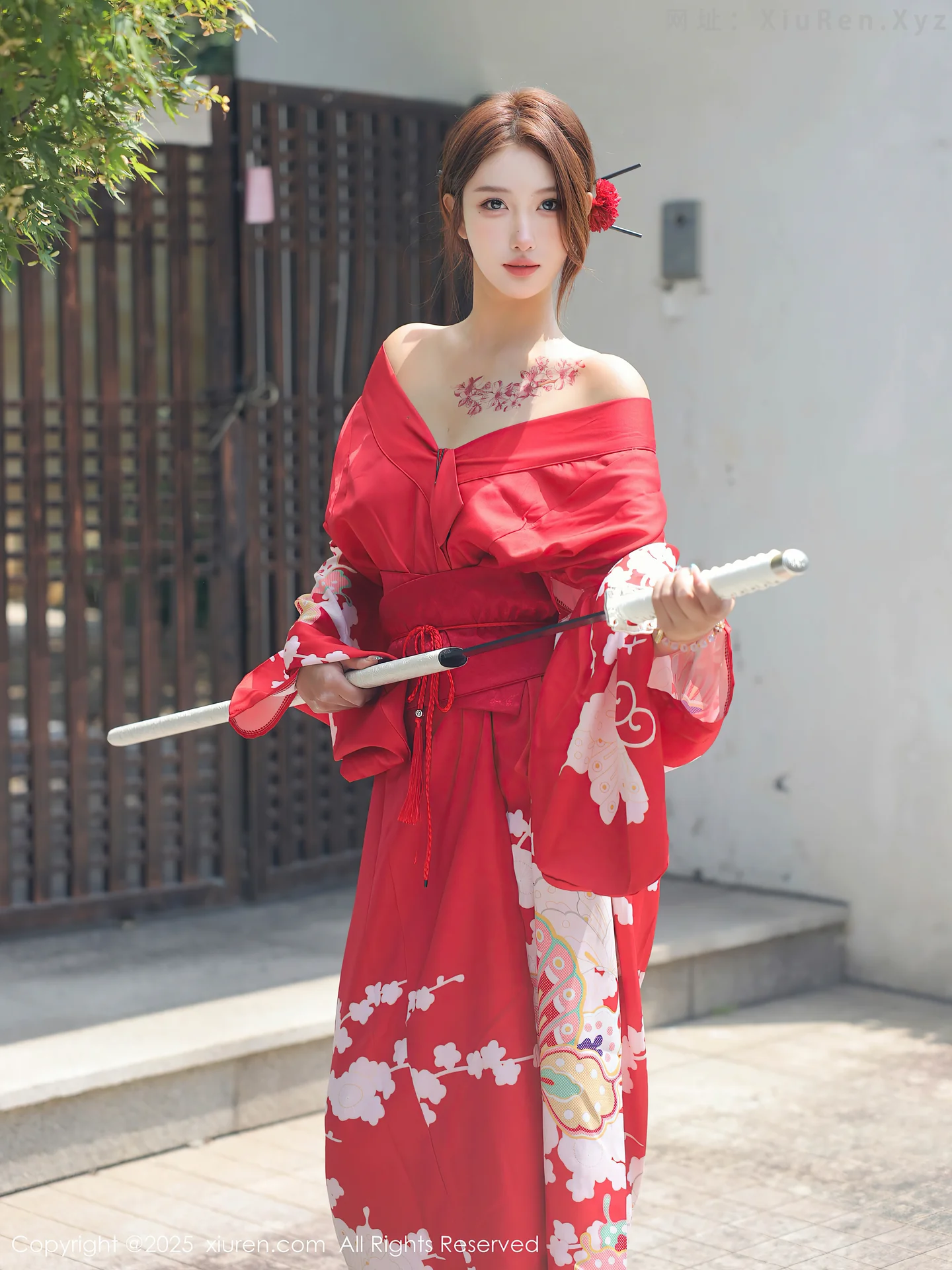 图片[2]-[XiuRen秀人网]VOL.10683 模特金允希Yuki户外性感红色和服半脱秀完美身材惹火诱惑写真80P-秀人网官方网站